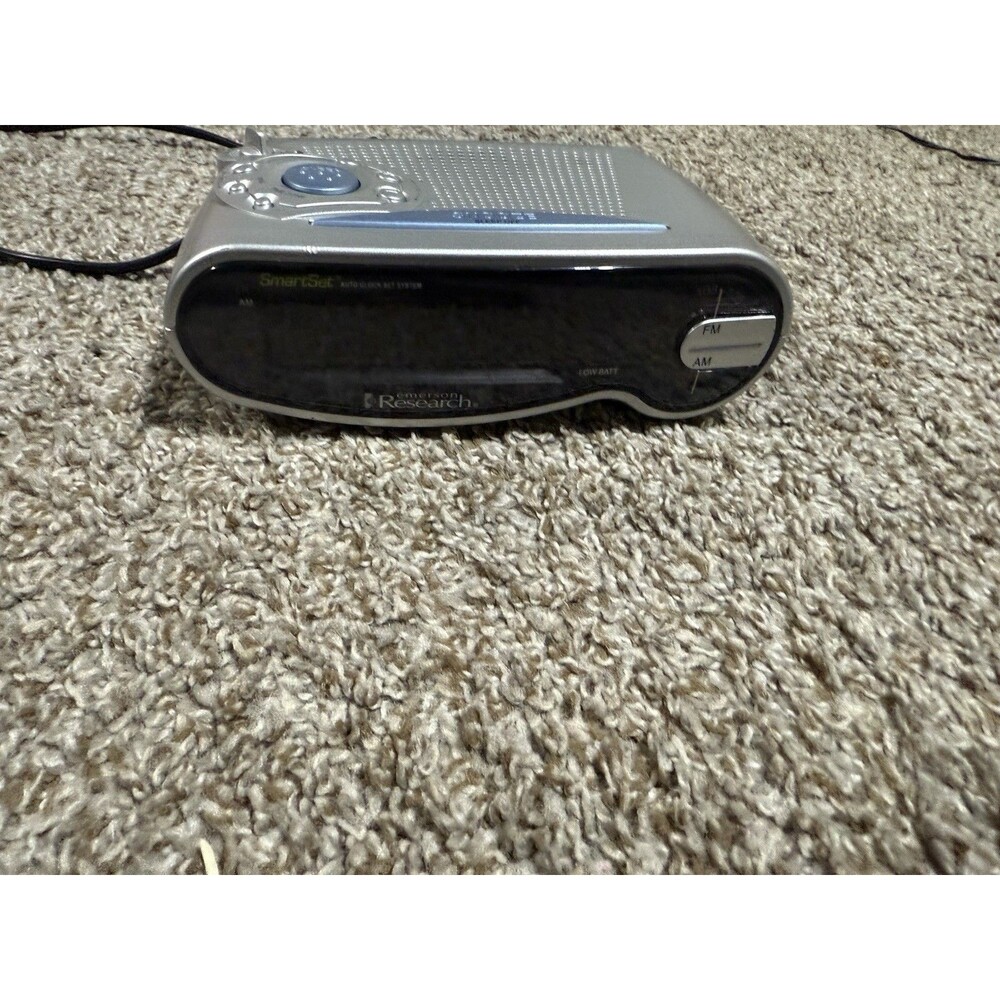 Emerson Research Smart Set Alarm Clock Radio Time Projector Dual Alarm CKS3095S
